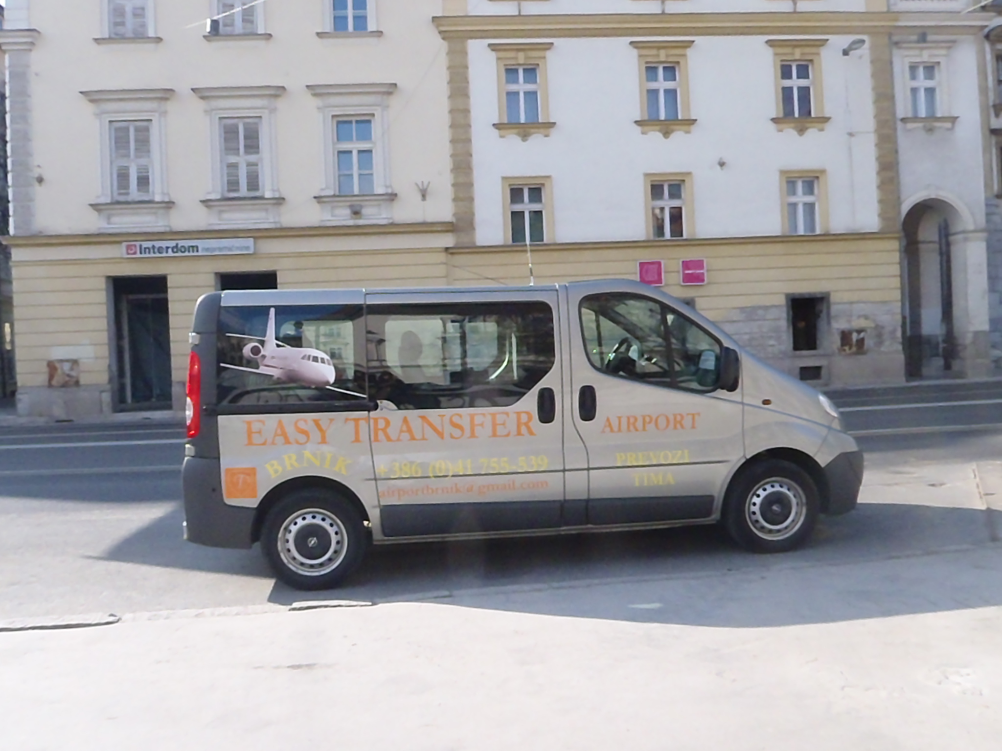 Airport_Ljubljana_Taxi_BrnikTransfer_TAXIShuttleTRANSFERS_flughafen_ljubljana_taxi.JPG